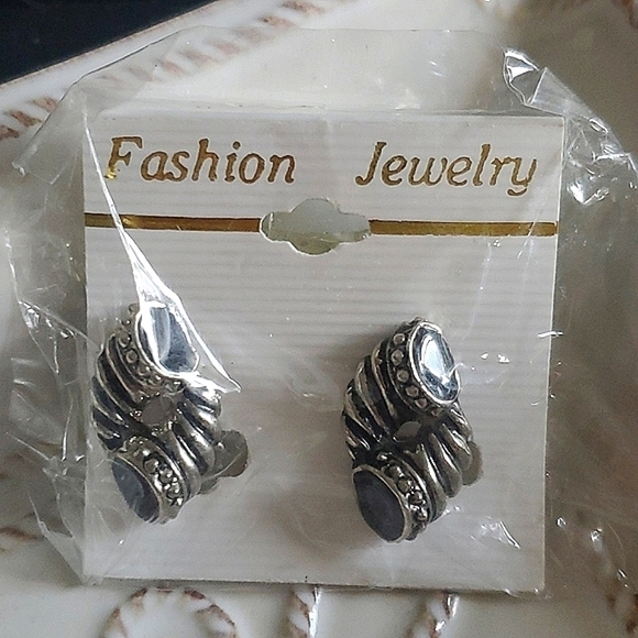 Fashion Jewelry 4 clip on earrings for $20 - Picture 5 of 7